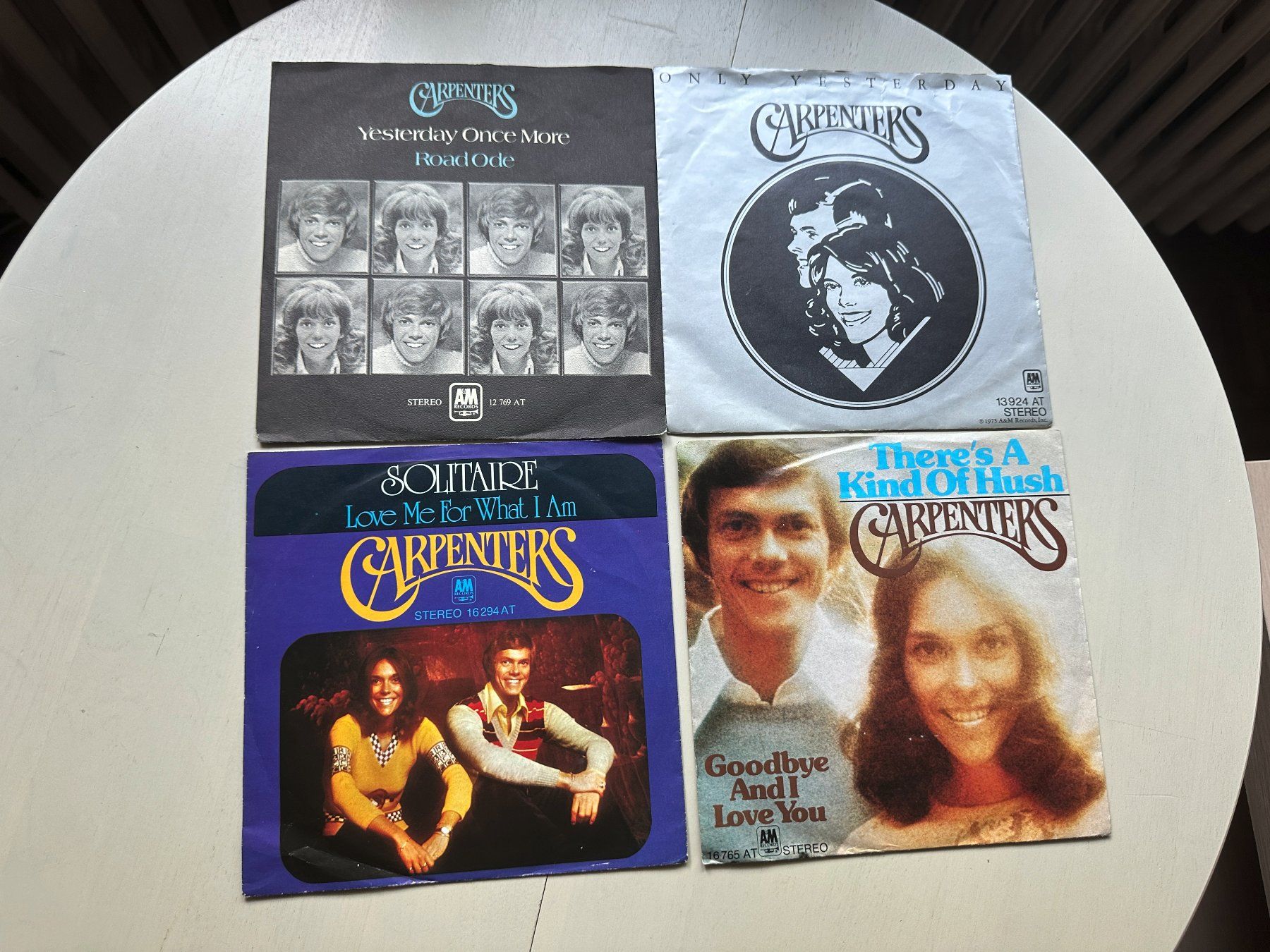 Dischi in vinile: CARPENTERS tolle Single Sammlung Please Mr. Postman Beatles – Usato da Basel venduto da Partridge