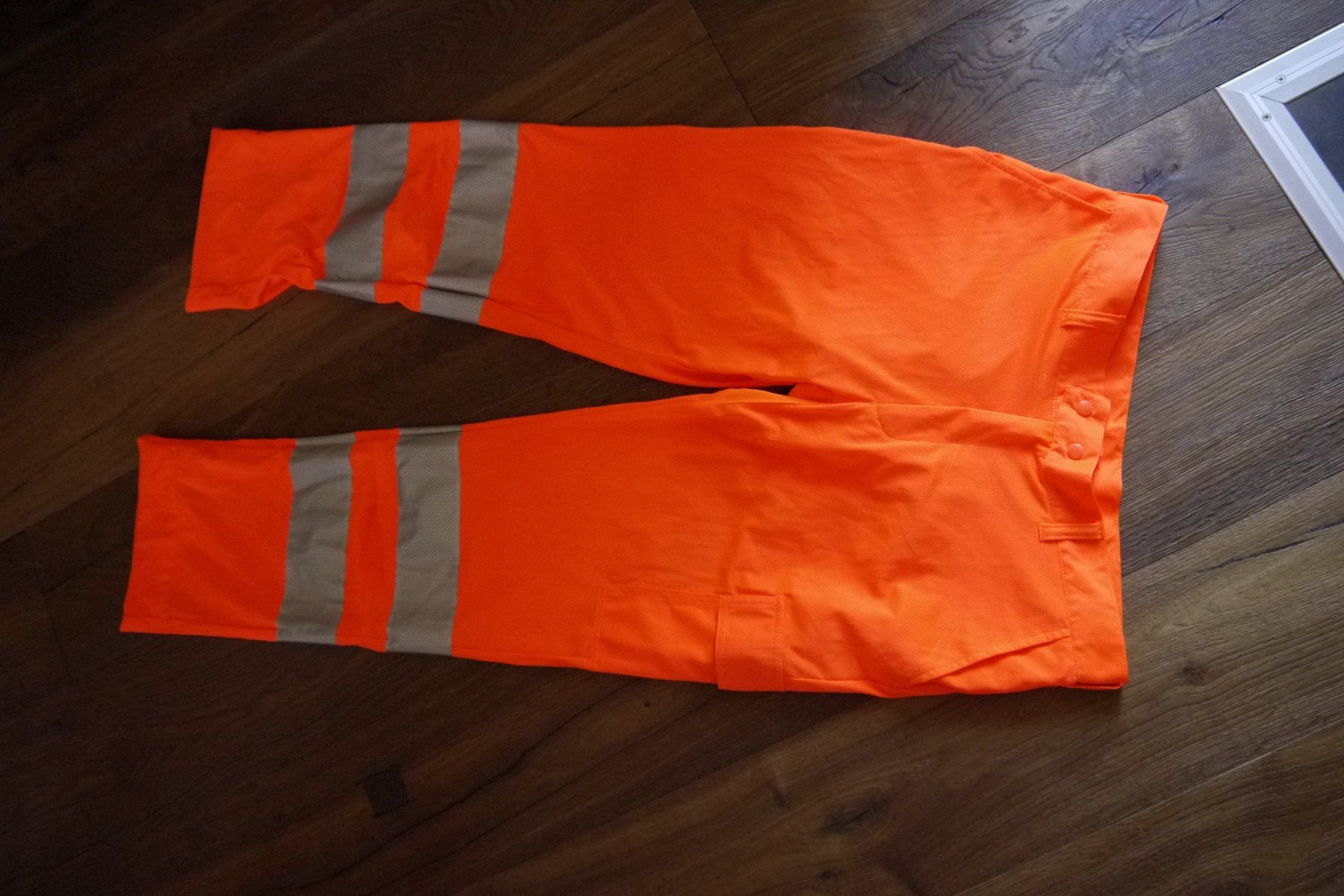 Pantaloni: Damen-Sommer-Sicherheitshose – Usato da Erlach venduto da Odoaker1