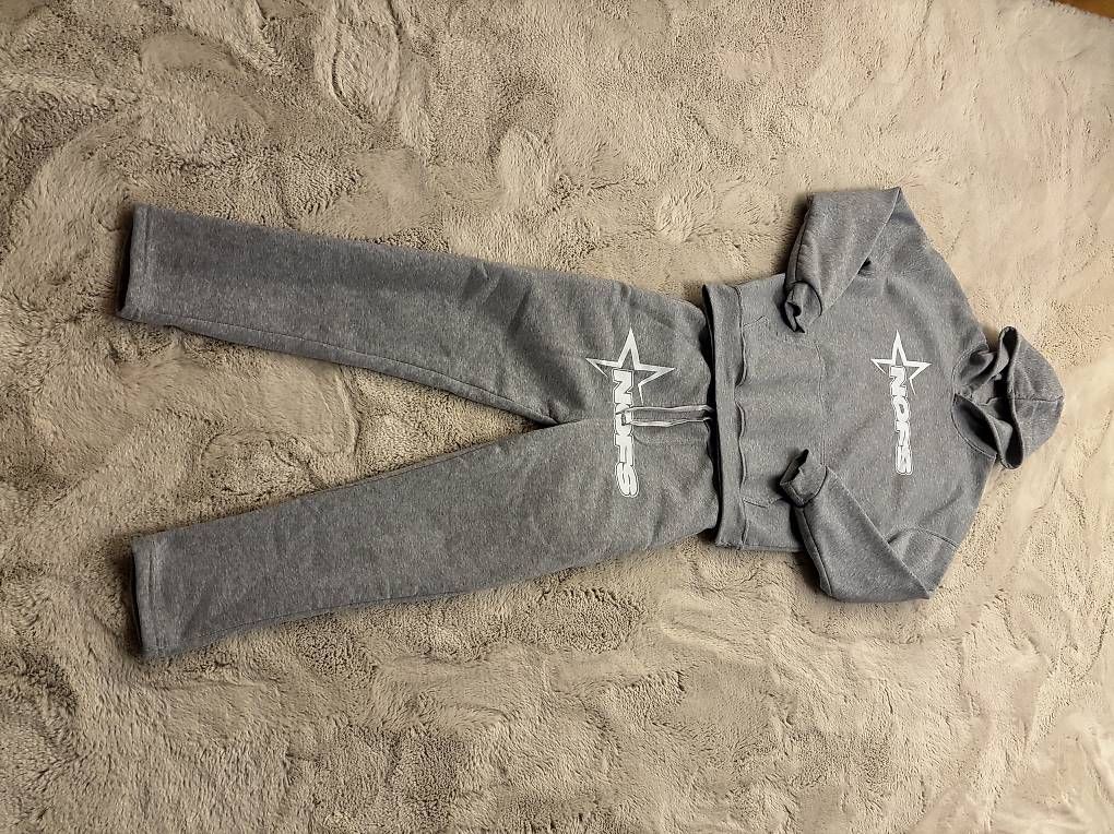 Jumpsuits: Grauer Nonofos Tracksuit – D'occasion à Lenk im Simmental par niczbaeren