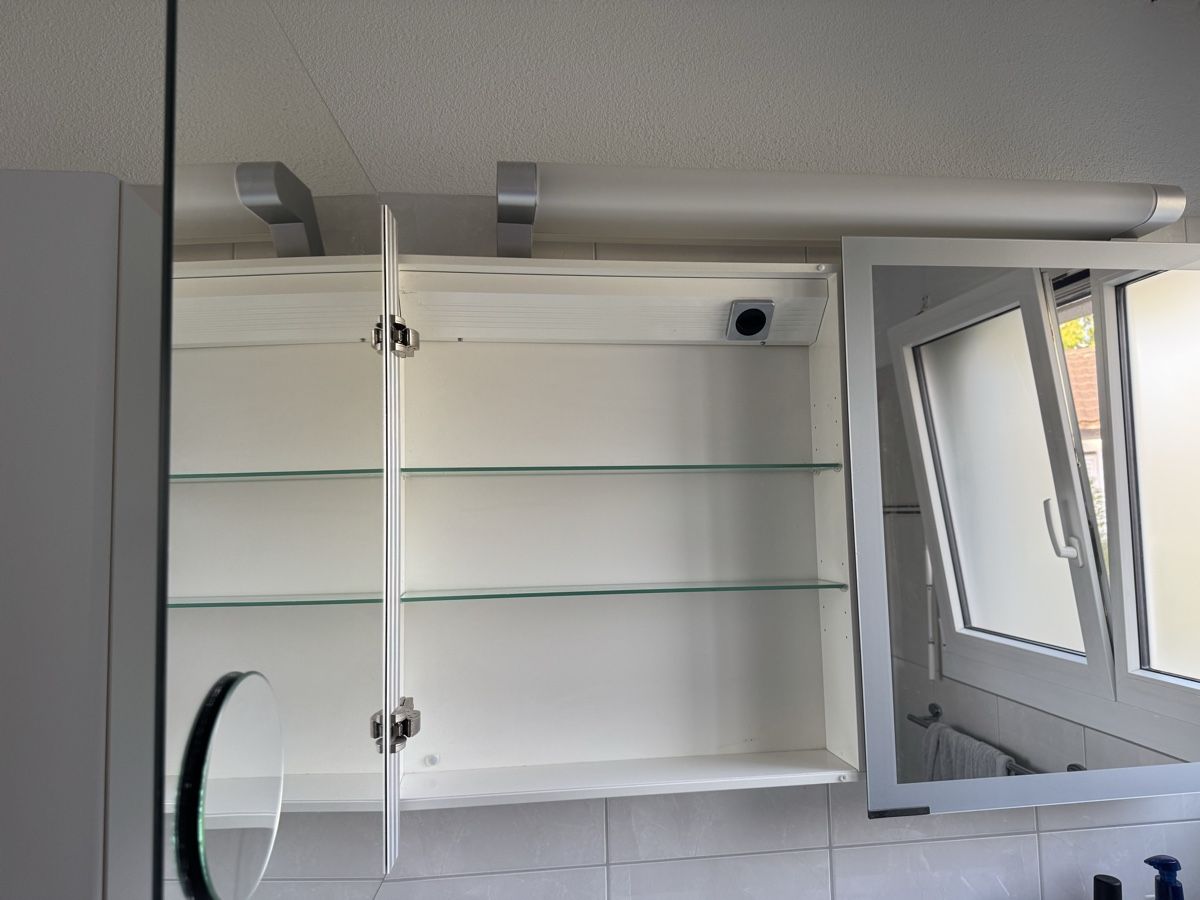 Armoires miroirs: Spiegelschrank mit Doppeltüren – D'occasion à Holzhäusern ZG par Kroko33 3