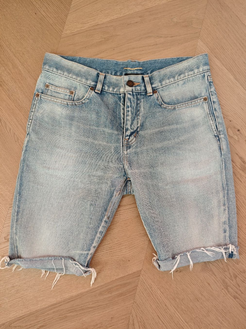 Saint Laurent Jeans: SAINT LAURENT Denim Shorts lang – Nuovo (secondo la descrizione) da Erlenbach ZH venduto da nlh 2