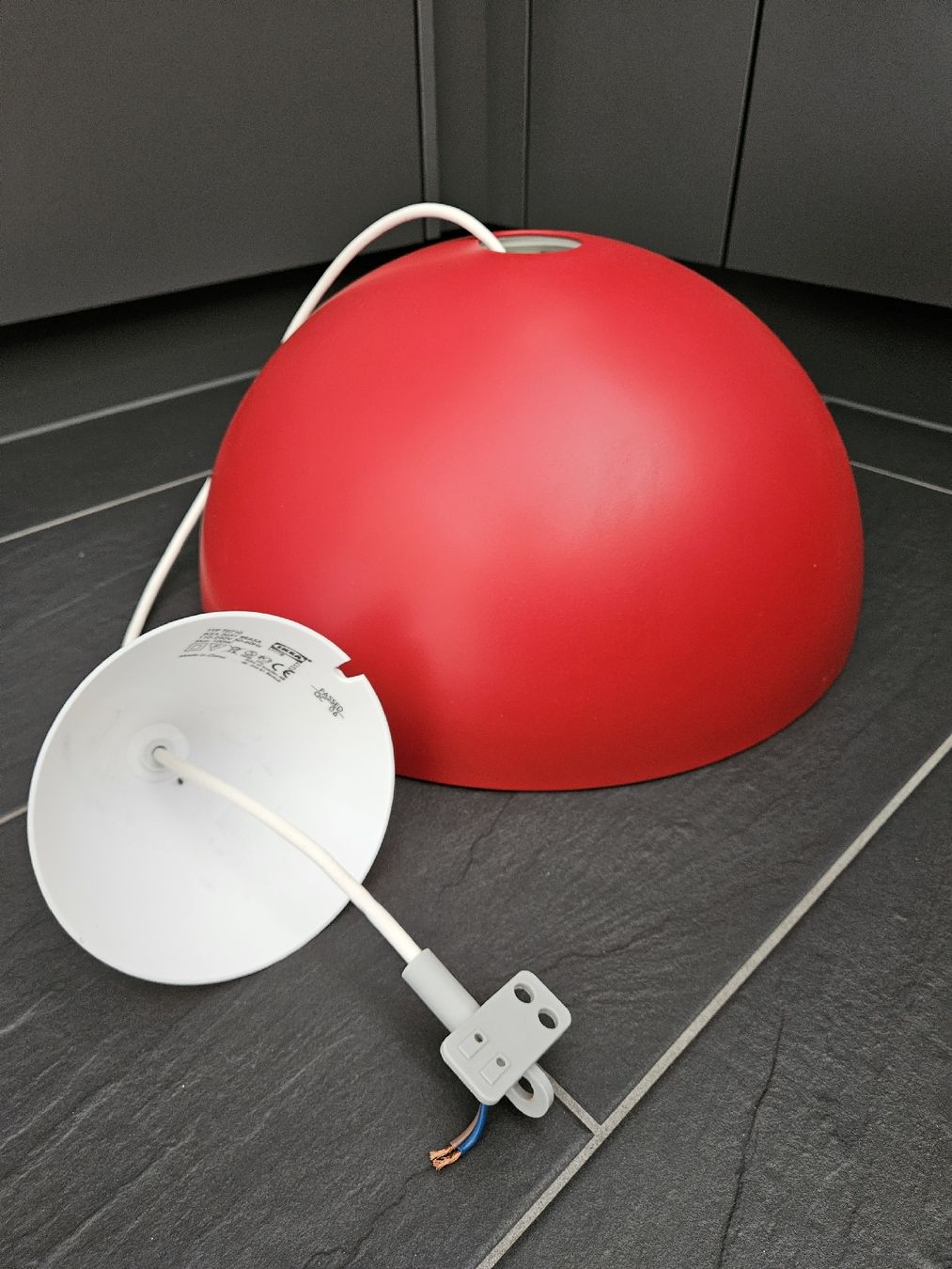 Paralumi: Roter Metall Lampenschirm 45 cm Durchmesser – Nuovo (secondo la descrizione) da Basel venduto da serafina22