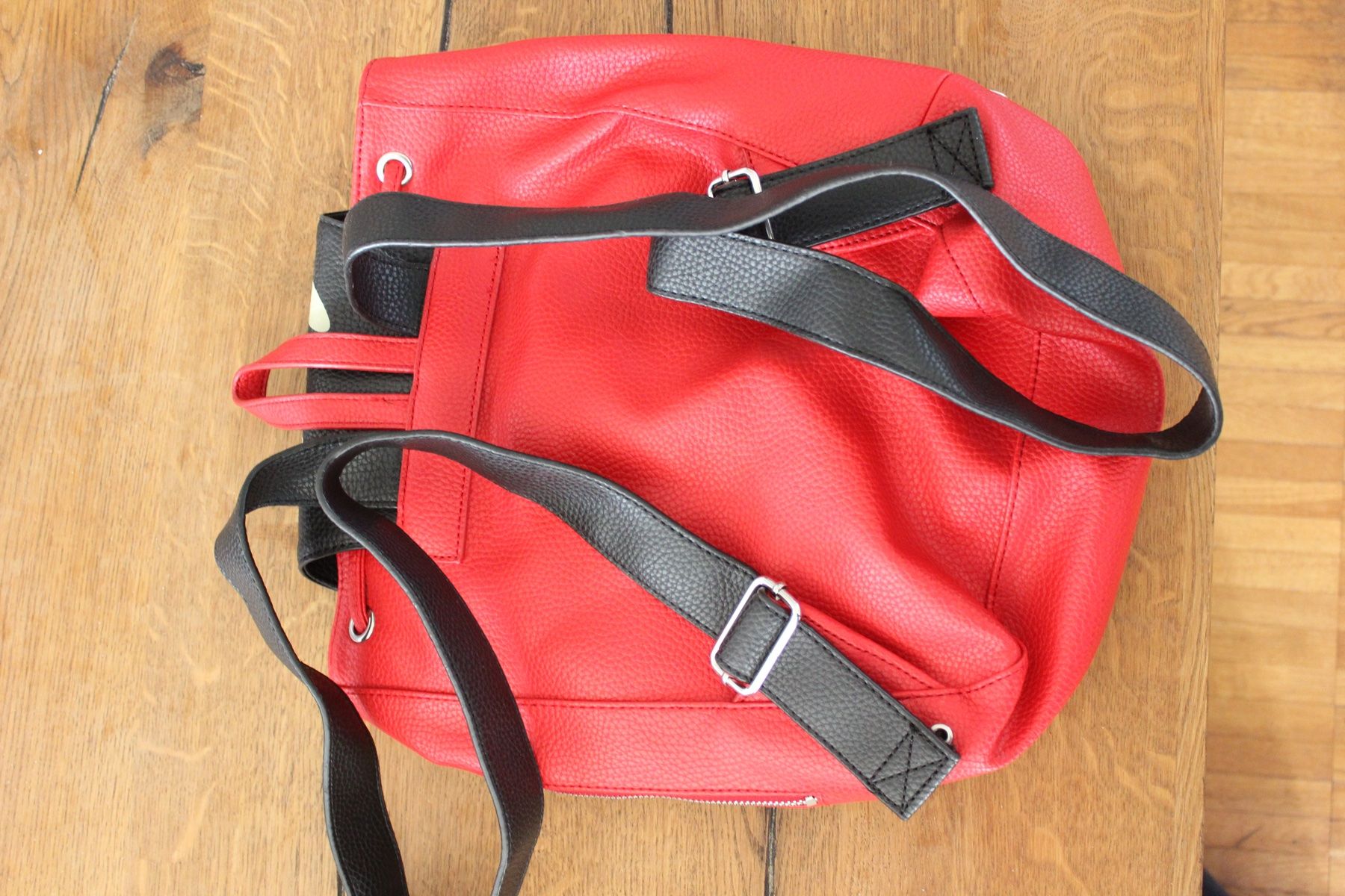 Guess Zaini: superschicker rot/schwarzer Rucksack von GUESS NEU – Nuovo (secondo la descrizione) da Geroldswil venduto da CD-Verkauf-2022 1