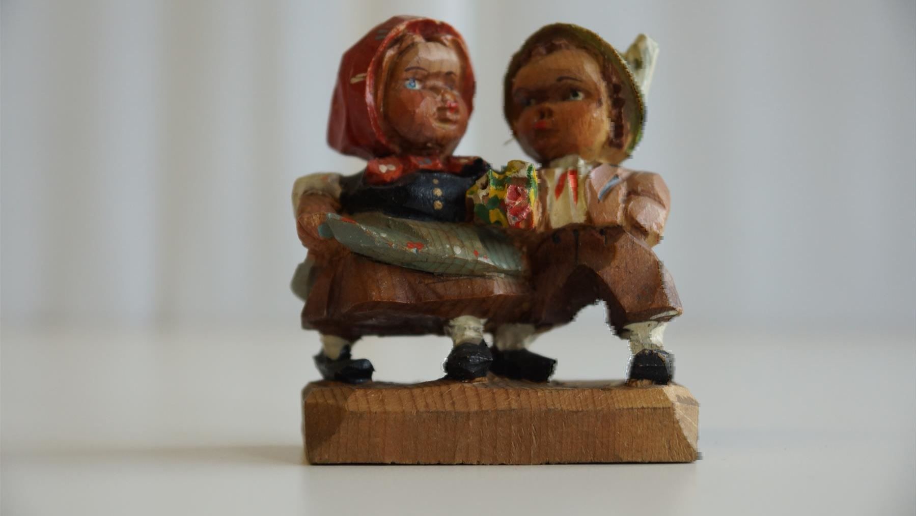 Sculture & Statue: Paar, geschnitzt – Nuovo e nell'imballaggio originale da Brienz BE venduto da P.Edelweiss
