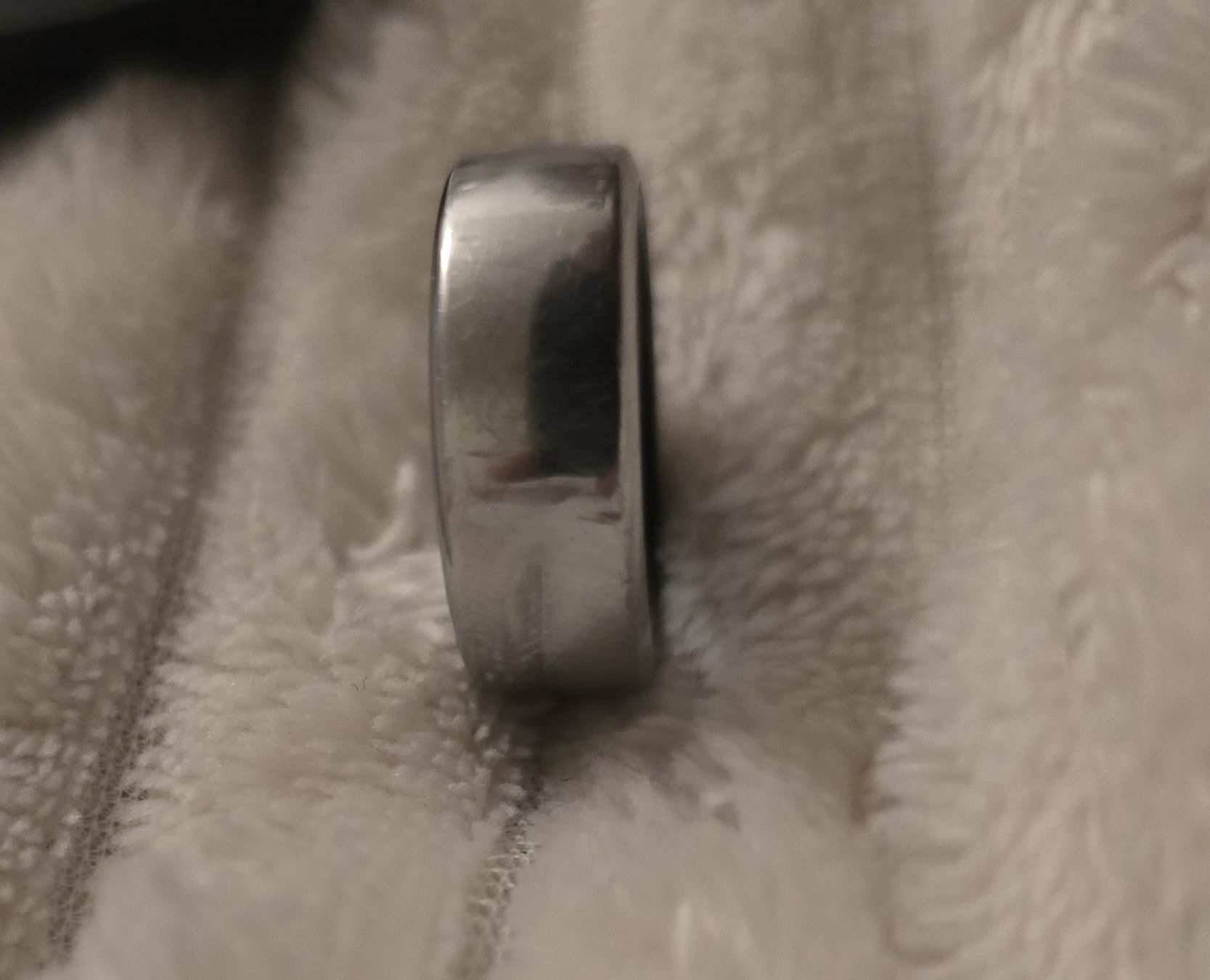 Oura Anelli: Oura Ring Gen 3 Size 07 and Charger – Usato da Buchs SG venduto da rei_7j5l 3