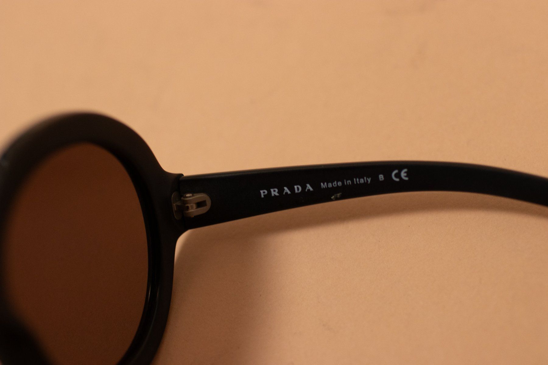 Prada Brillen & Gläser: Oversized PRADA Sunglasses – Gebraucht aus Hombrechtikon von BAZ-Vintage 1