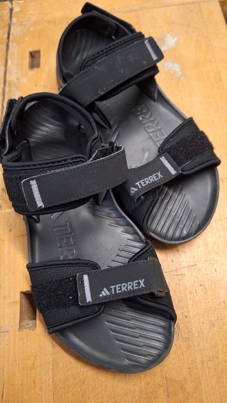 Adidas Scarpe da uomo: Trekking Sandalen – Usato da Russikon venduto da Mochx