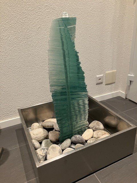 Stagni & Fontane ornamentali: Kunstvoller Brunnen aus Glas – Usato da Zug venduto da Gidosch