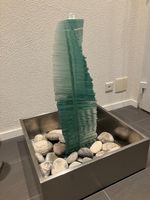 Kunstvoller Brunnen aus Glas