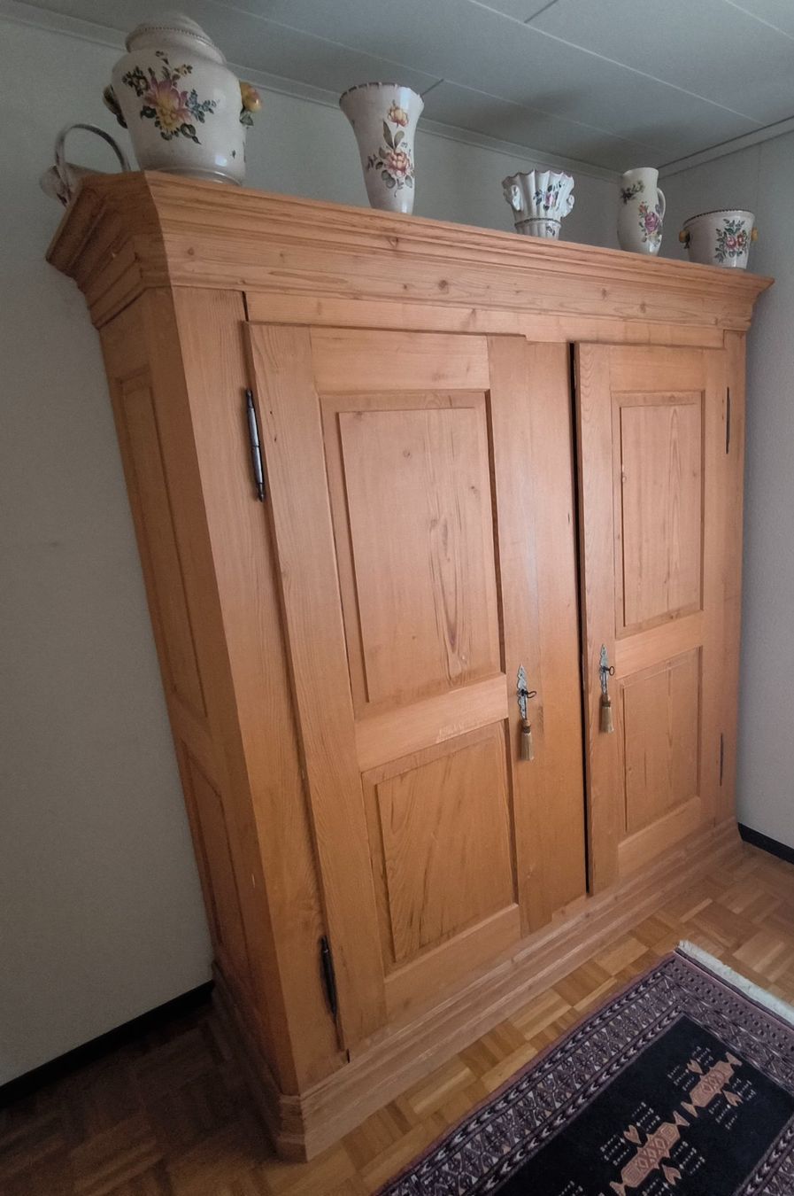 Schränke: Antiker zweitüriger Bauernschrank – Gebraucht aus Bülach von Stscho 1