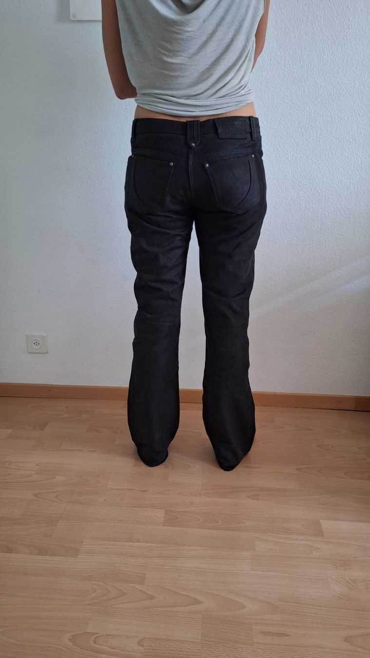 Pantaloni: Lederhose Töff – Usato da Zürich venduto da xpecific 4