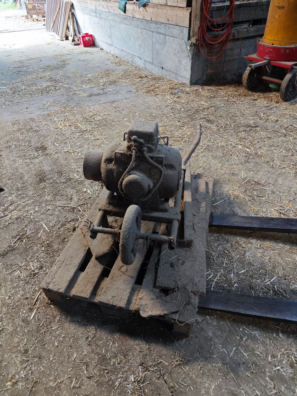 Alle Maschinen: Pfahlschnitz Maschine mit Schärfstein – Gebraucht aus Weisslingen von trueb1 2