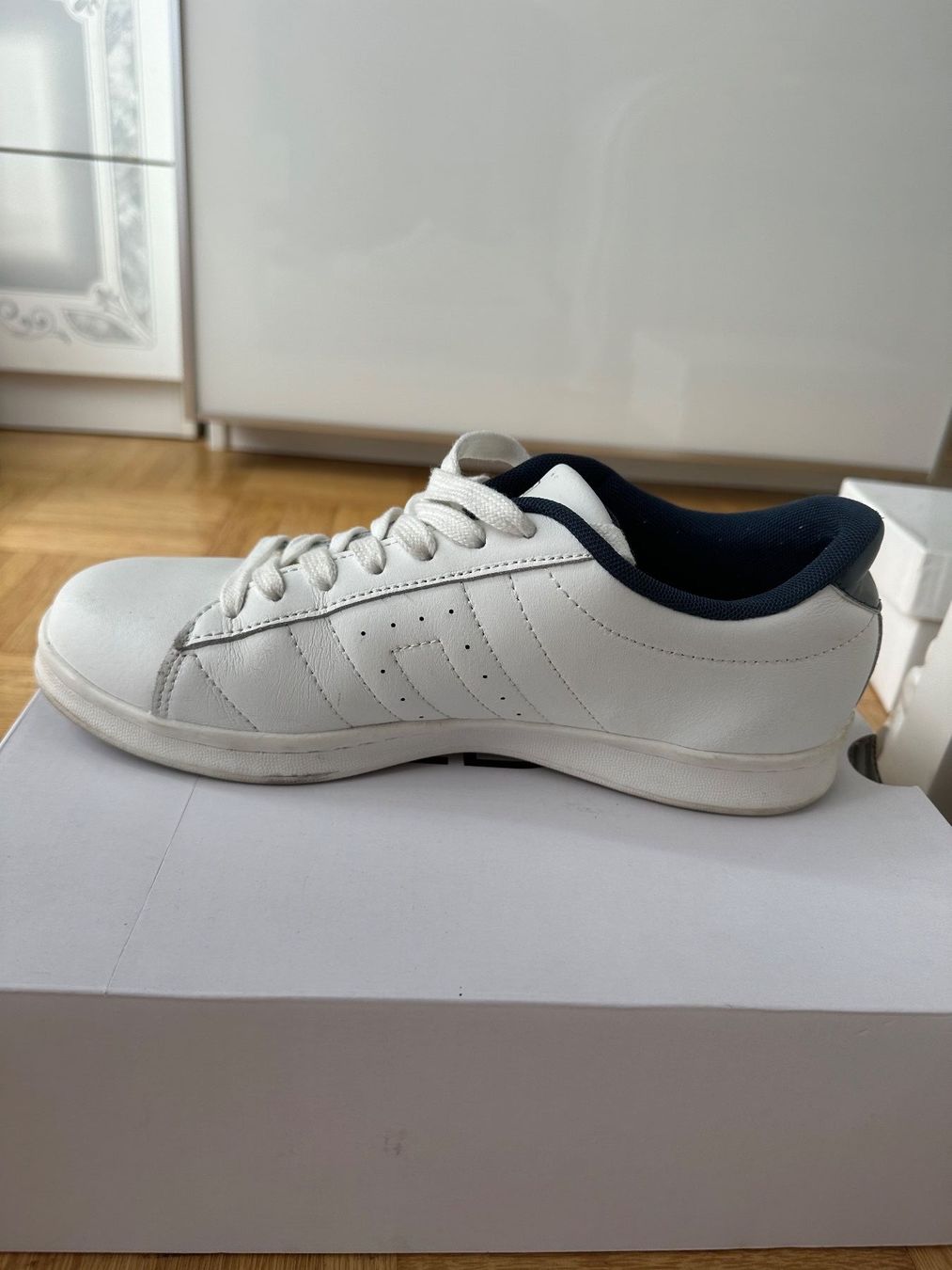 Scarpe da uomo: Weisse Sneaker – Usato da Basel venduto da ari_qn6c 1