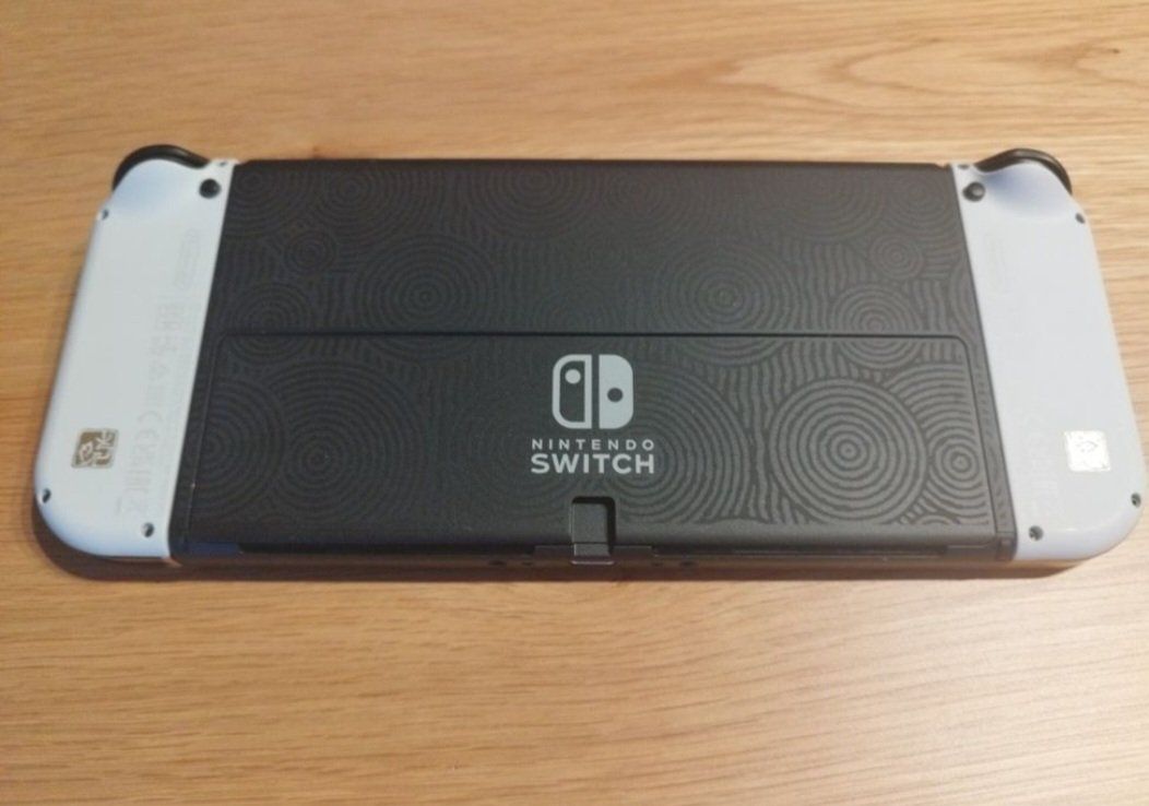 Nintendo Consoles: Nintendo Switch OLED TotK Edition & Pro Controller – Neuf (Voir description) à Walzenhausen par Mitch3r13 3