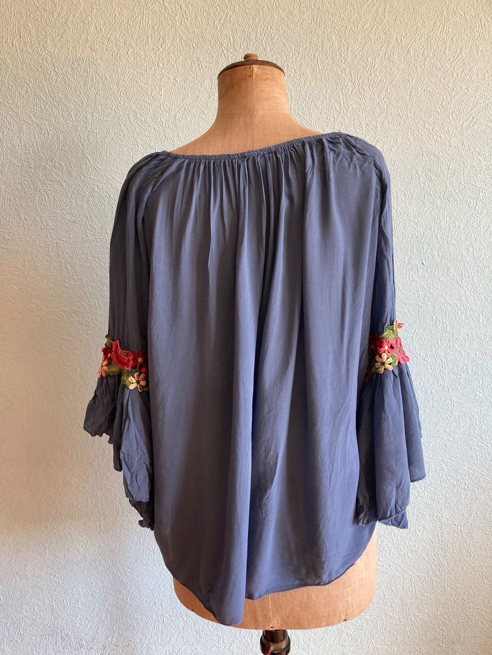 Camicette: Blouse bleue brodée taille 38 – Usato da Genève venduto da ct_fqr8 1