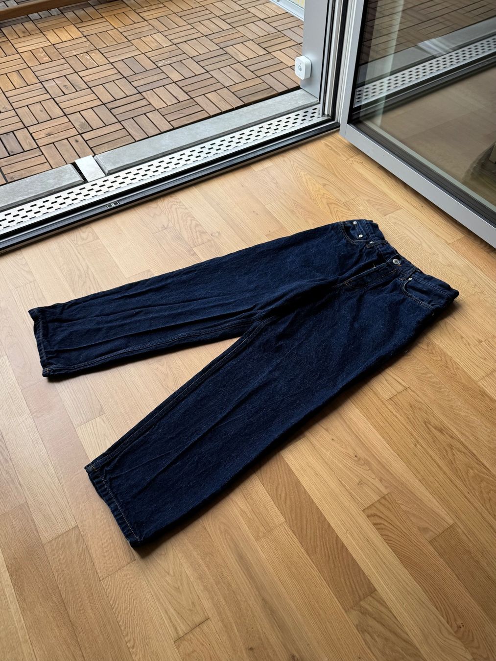 Cos Jeans: COS Jeans mit weitem Beim – Usato da Dübendorf venduto da cendre
