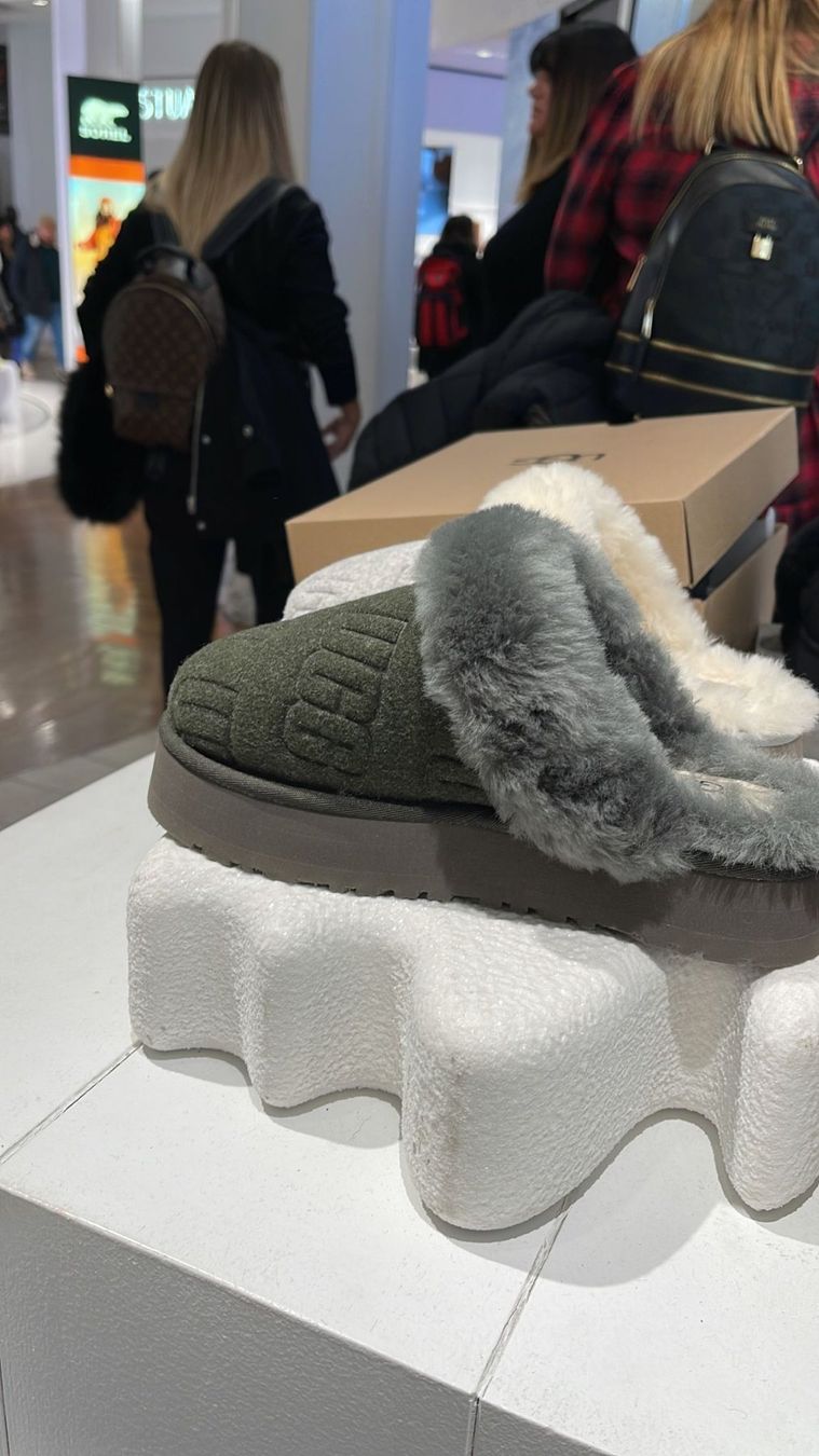 Ugg Scarpe da donna: UGG Disquette Shearling-Slipper – Usato da Saland venduto da B.W8493 5