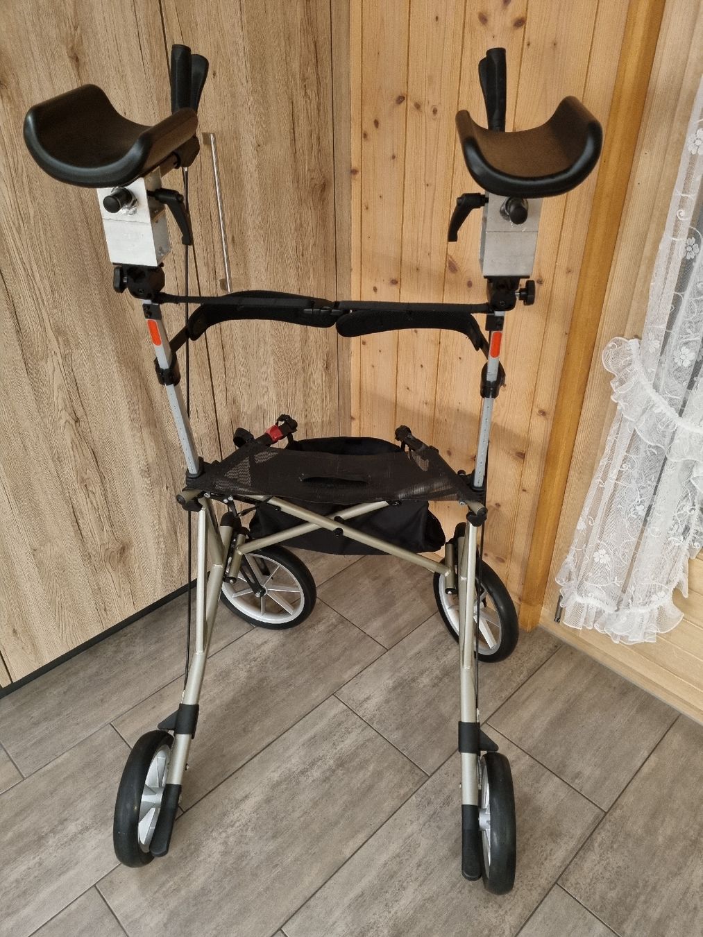 Ausili per la deambulazione: Birkenrot Hochrollator / Unterarmauflage Rollator – Usato da Reichenbach i. K. venduto da Fanki83 3