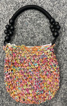 Bunte  Sommer Tasche mit Perlenhenkel,