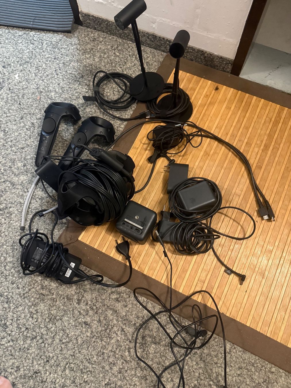 Casco VR: Ocululs Rift VR System mit Zubehör – Difettoso da Dietlikon venduto da NESFEVER