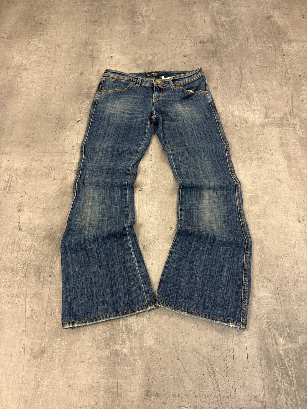 Armani Jeans: Vintage Armani Bootcut Flared Jeans (S) – Nuovo (secondo la descrizione) da Werdenberg venduto da hase.vintage