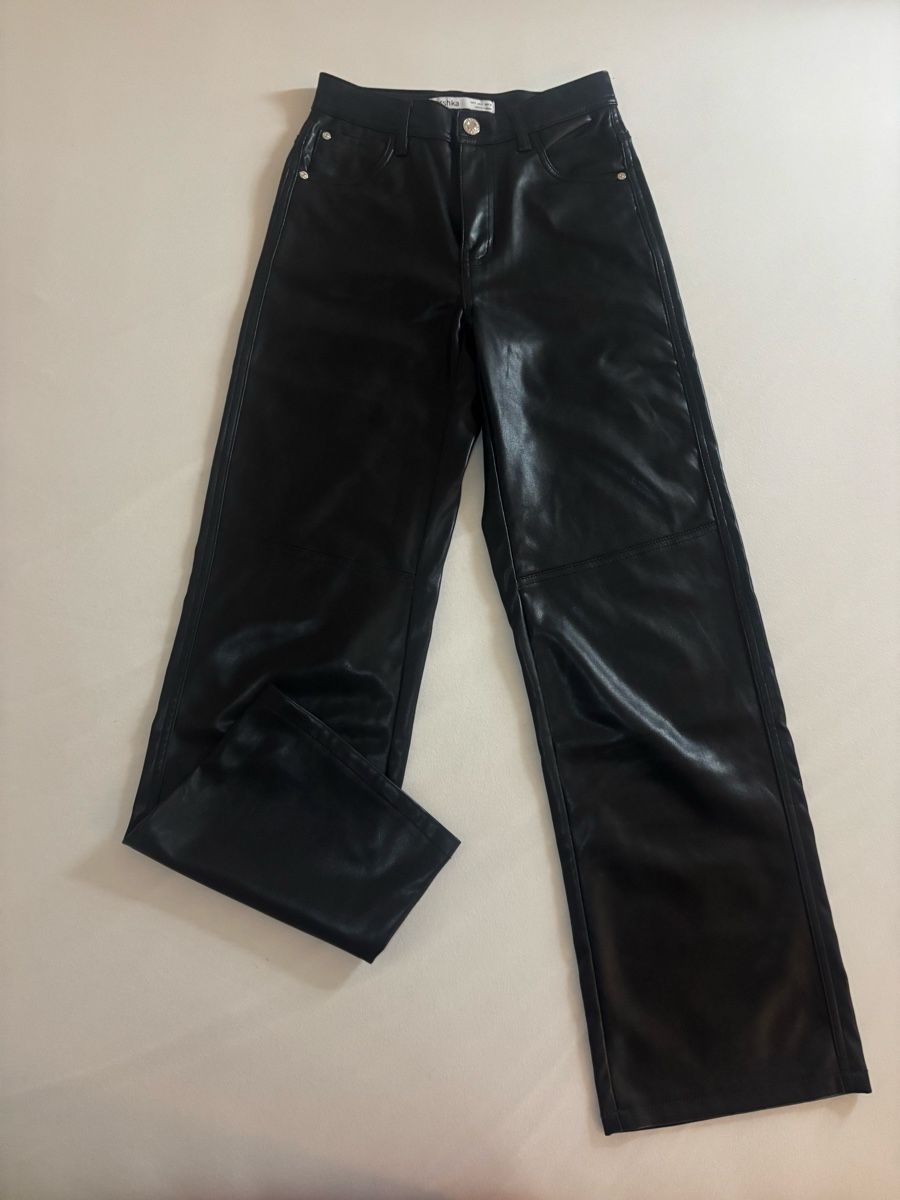 Bershka Pantaloni: pantalon Bershka – Nuovo (secondo la descrizione) da Vouvry venduto da sha_rk5q