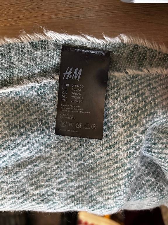 Foulards & écharpes: Echarpe H&M – Neuf avec emballage d'origine à Châtel-St-Denis par leacherre 2