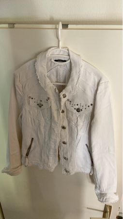 Veste en jean blanche ornée de clous taille M