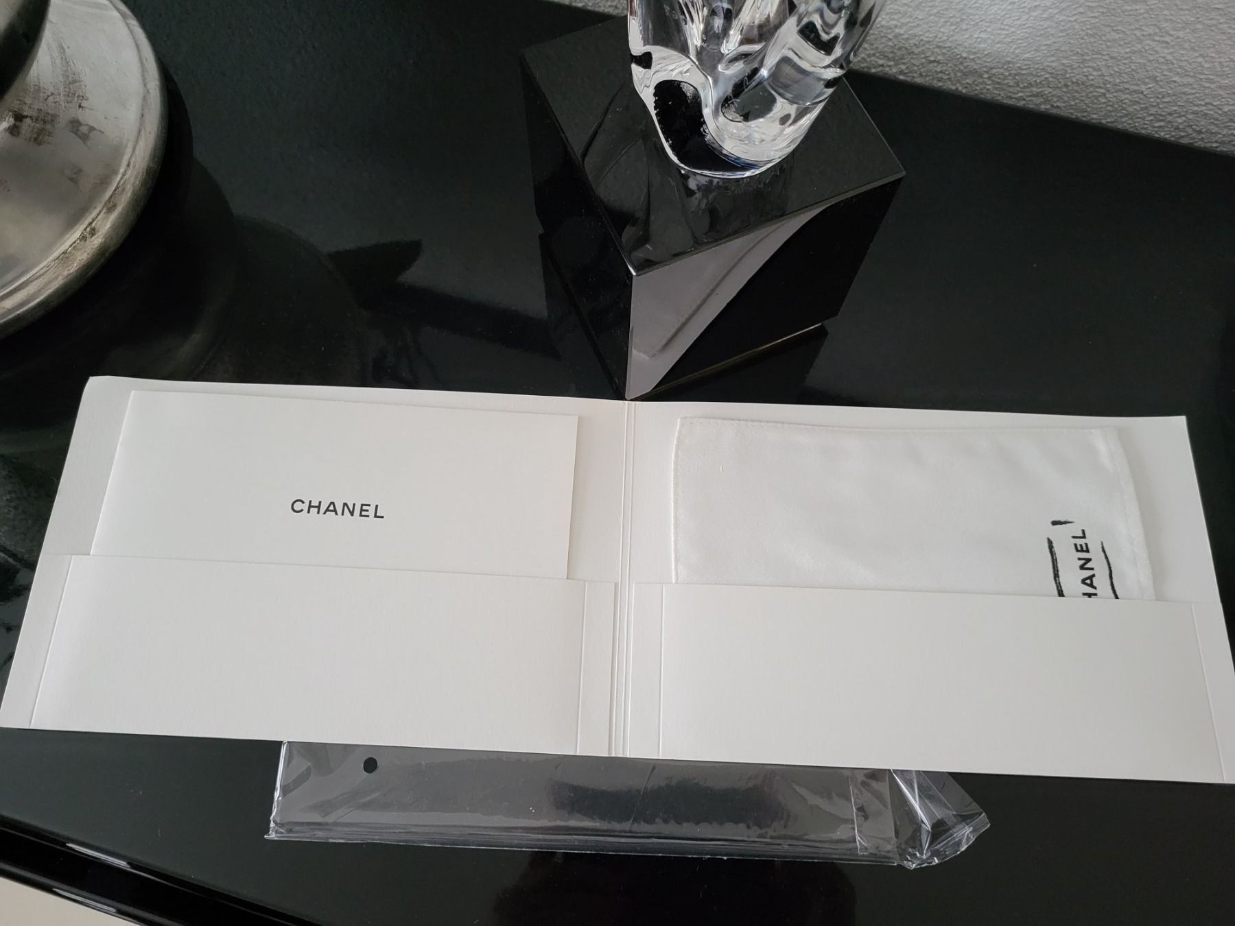 Chanel Borse: Chanel Handschuh Reinigungsset – Nuovo e nell'imballaggio originale da wallisellen venduto da funkelsternchen5
