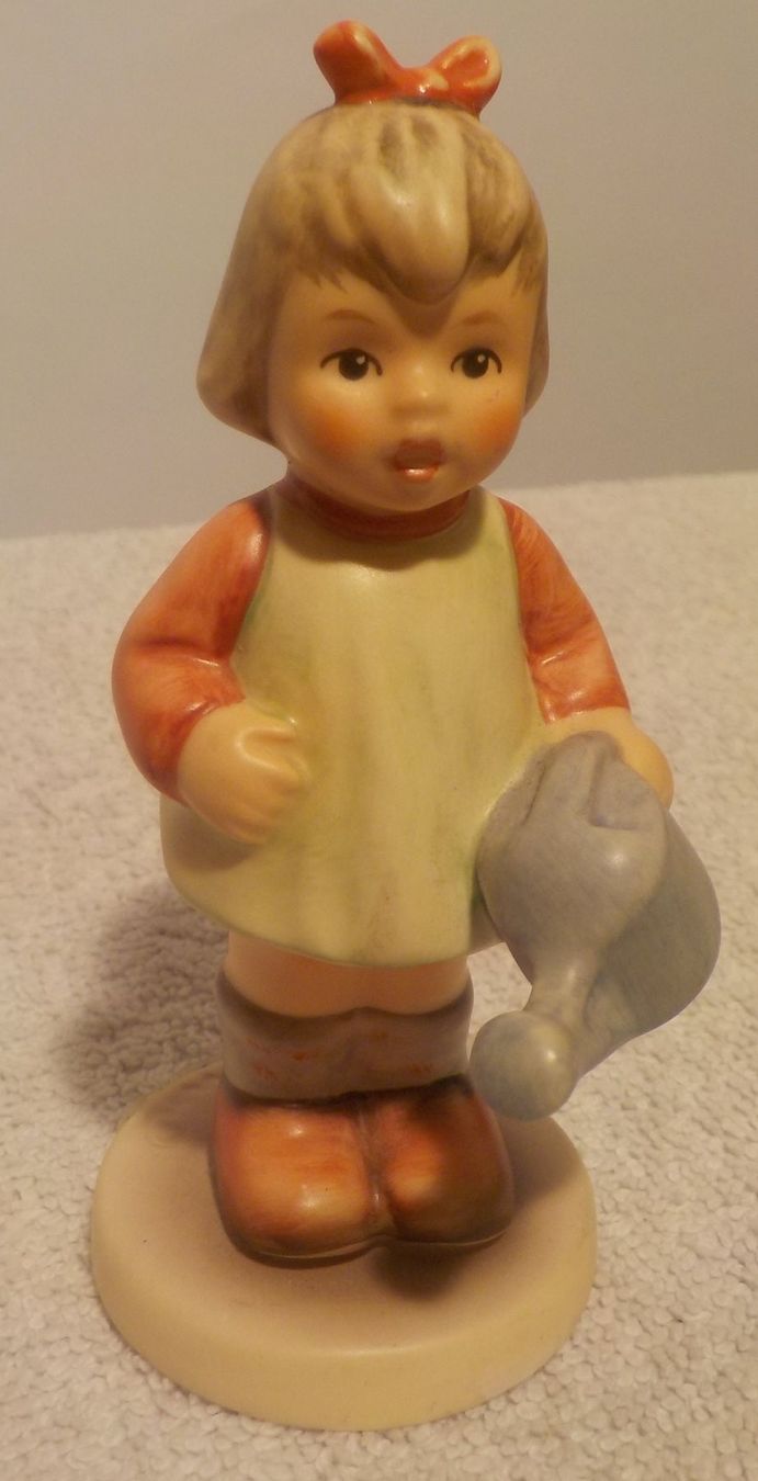 Hummel Statuette: Hummel Goebel #729 Girl – Usato da Bülach venduto da Freieck