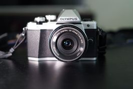 Appareil photo OLYMPUS OM-D E-M10 Mark II, objectif 14-42mm