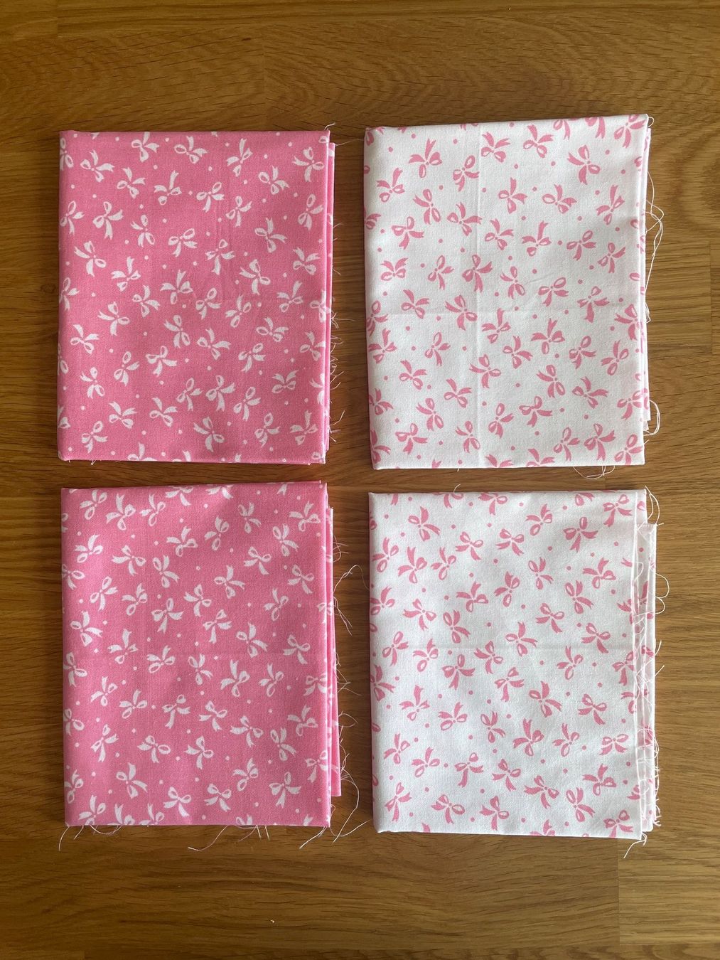 Tessuti: Fat quarter/Coupon patchwork-couture Petits noeuds roses – Nuovo e nell'imballaggio originale da Gland venduto da san_xz5j 1