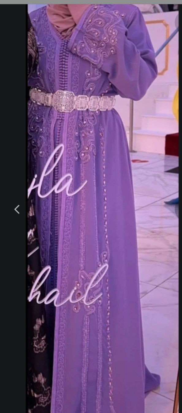 Vestiti: Caftan violet brodé, taille M/L, comme neuf  – Nuovo (secondo la descrizione) da La Chaux-de-Fonds venduto da Luxary.25cachmirepro