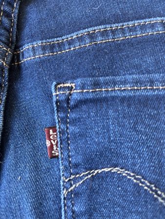 Levi's Demi Curve, taille 29/34, comme neuf pour l'automne!