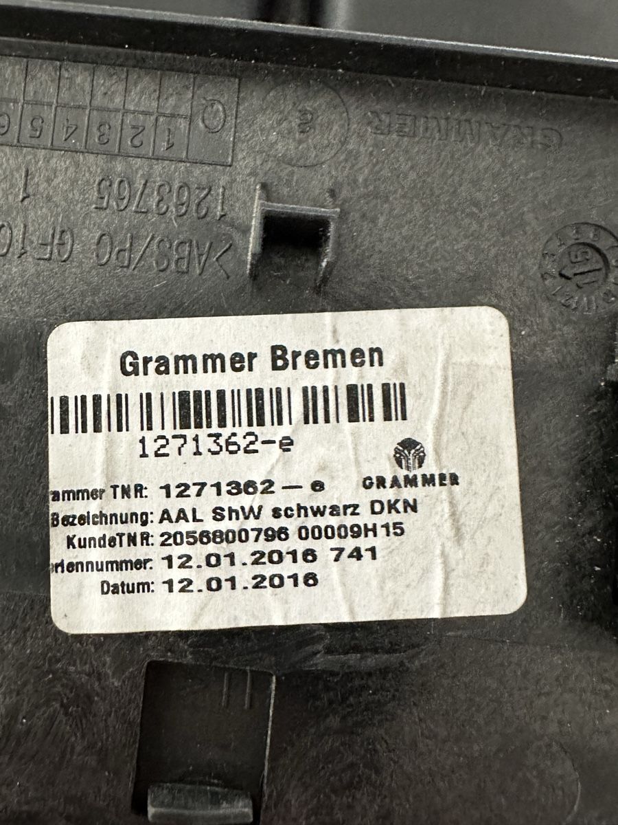 Mercedes-Benz Tutti pezzi di ricambio auto: Armlehne Mercedes Benz – Nuovo (secondo la descrizione) da Gossau SG venduto da sanjapo 4