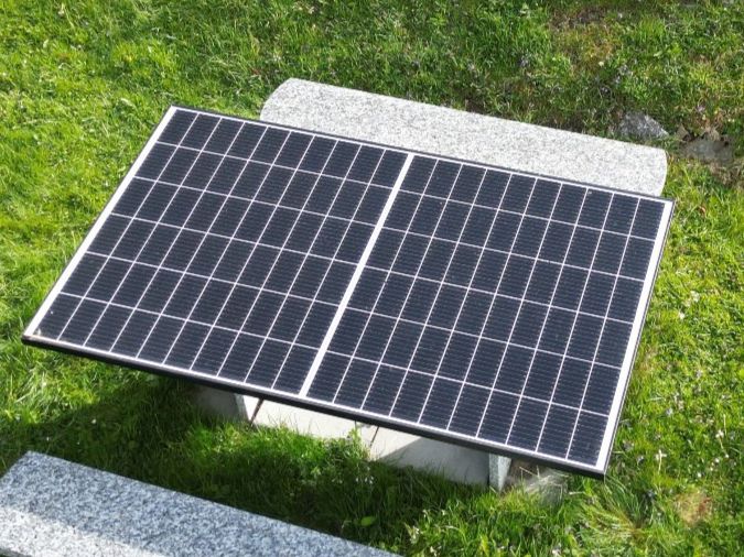 Dispositivi a energia solare: Solarpanel 330 W Monokristallin – Usato da Gersau venduto da schweizertradition