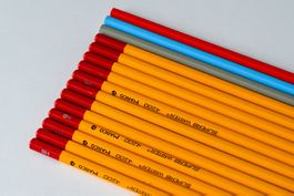 Neu! Stift 15 X  Bleistifte + Bleistiftspitzer