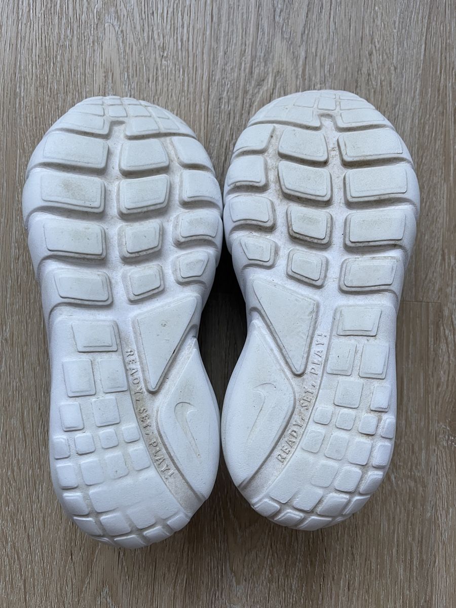 Nike Scarpe per ragazzi: Turnschuhe Nike Gr. 35 – Usato da Sulz AG venduto da Zissi31324 3