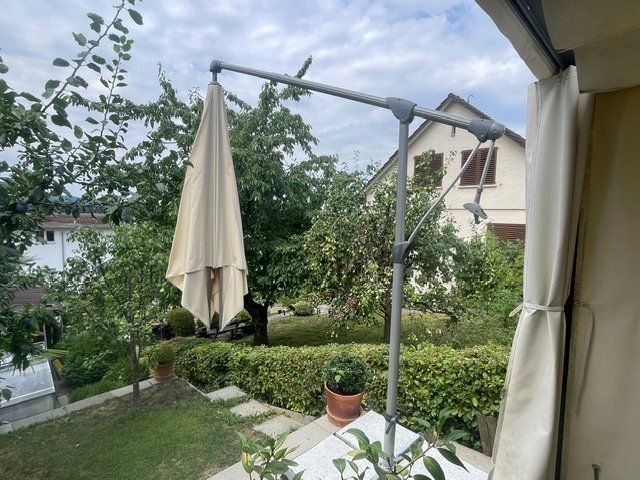 Glatz Ombrelloni: Glatz Sonnenschirm 240x240cm mit Sockel – Usato da Niederrohrdorf venduto da Bcd 1