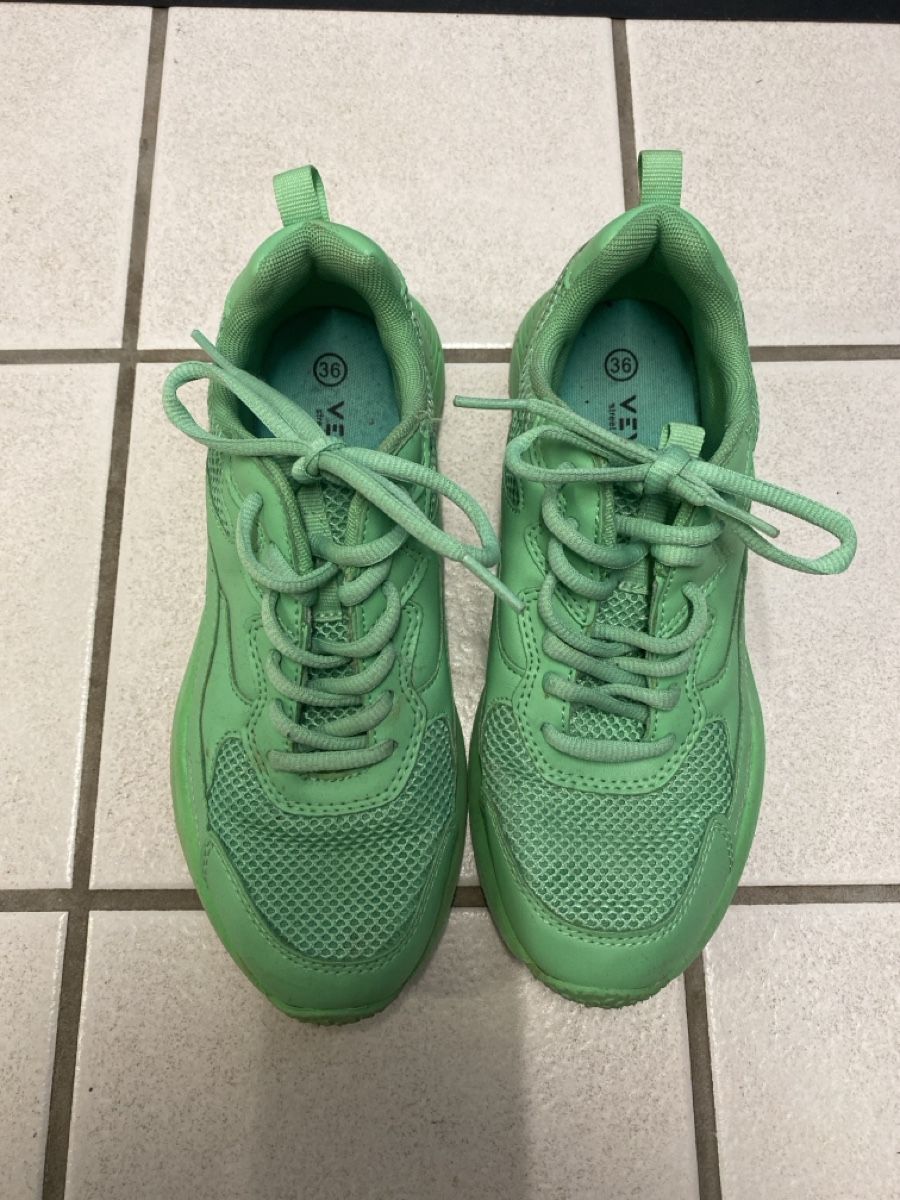 Scarpe per ragazzi: Sneaker Venice 36 – Usato da Killwangen venduto da Sommer15
