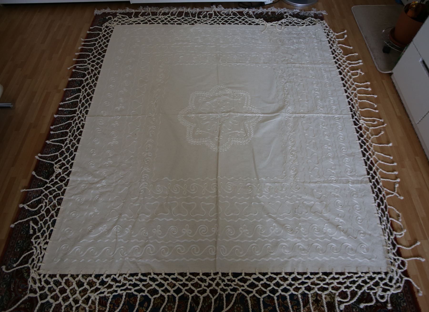 Altra biancheria da tavola: Tischtuch beige-weiss 157 x 145 – Usato da Basel venduto da Verkauf_Aral