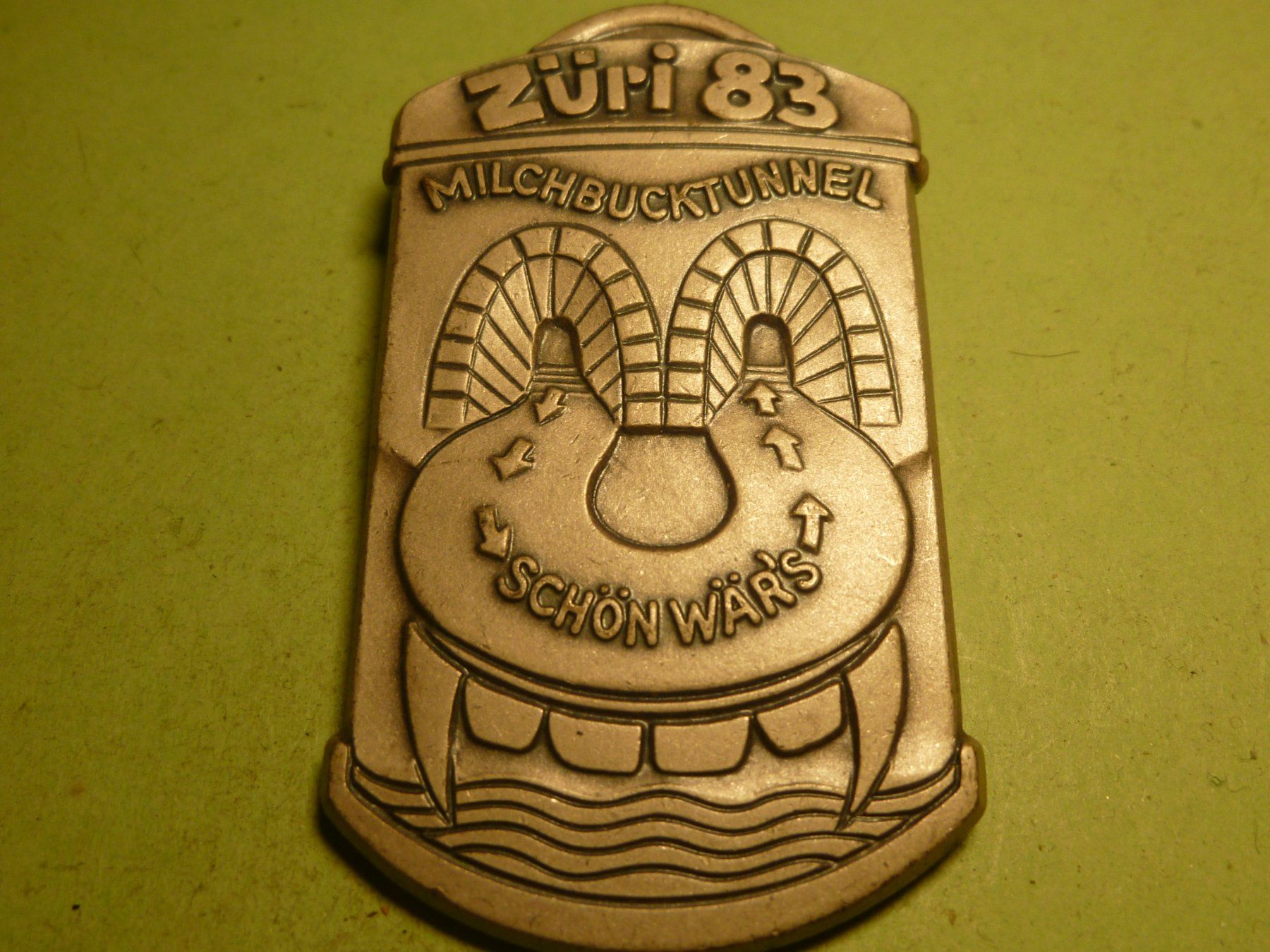Placchette & Badge: ZÜRI 1983 SILBER – Usato da Ried (Muotathal) venduto da Mandarin02