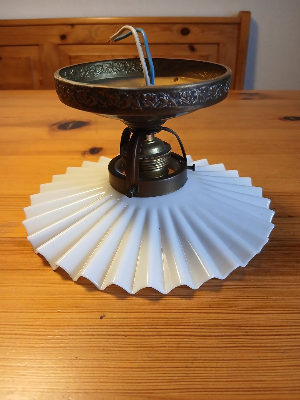 Lampadari & plafoniere: Deckenleuchte Messing mit weißem Glasschirm – Usato da Oberentfelden venduto da Trinity1945 1