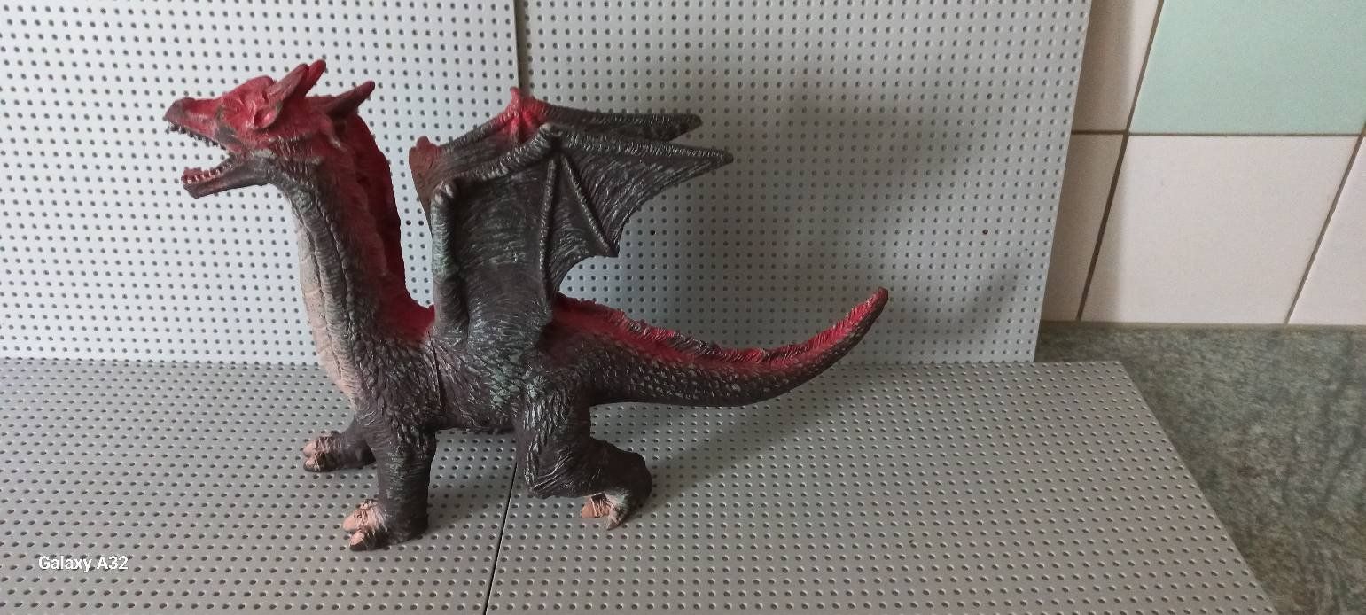 Giocattoli: Dragon en plastique souple – Usato da La Tour de Trême venduto da Startjouet
