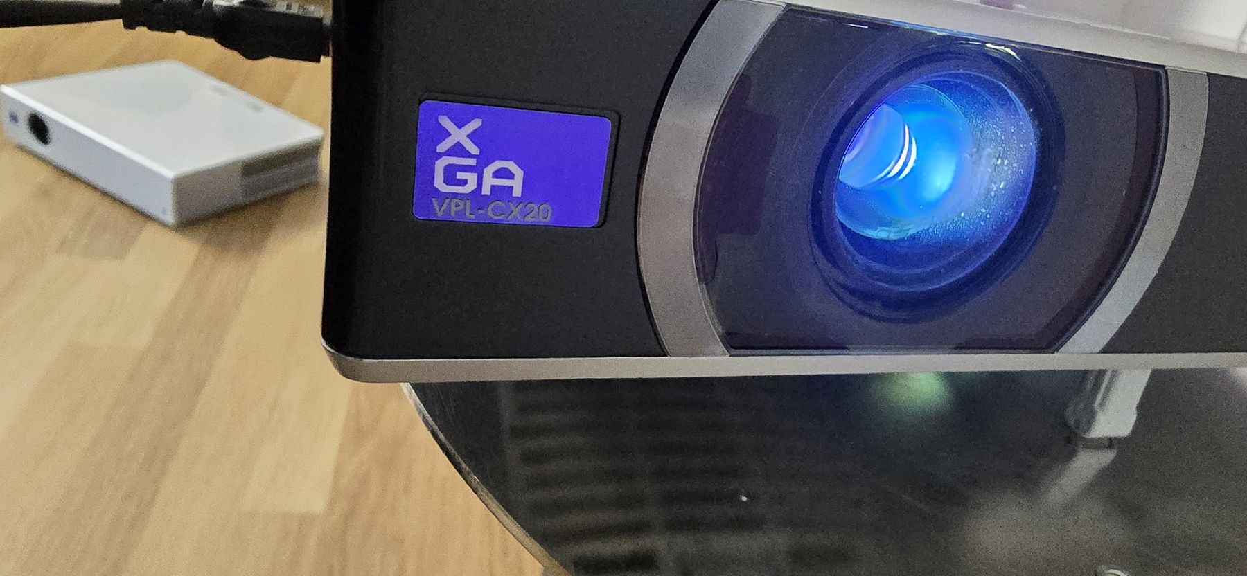 Sony Vidéoprojecteurs: Sony VPL-CX20 Data Projector XGA 3LCD Used  – D'occasion à Studen BE par tha_dhp8 1