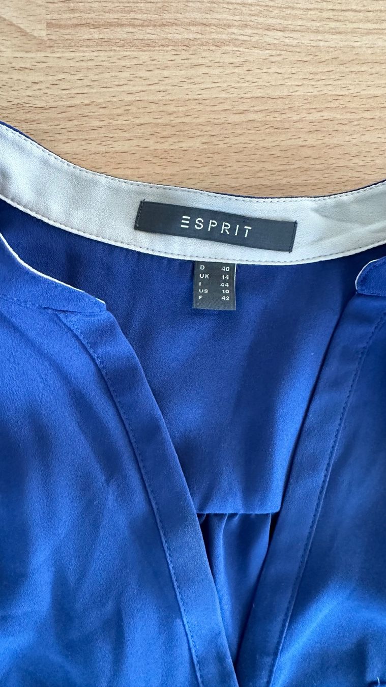 Esprit Camicette: ESPRIT Bluse blau mit beigen Details Gr 40 – Usato da Winterthur venduto da Secondhand-Family 3