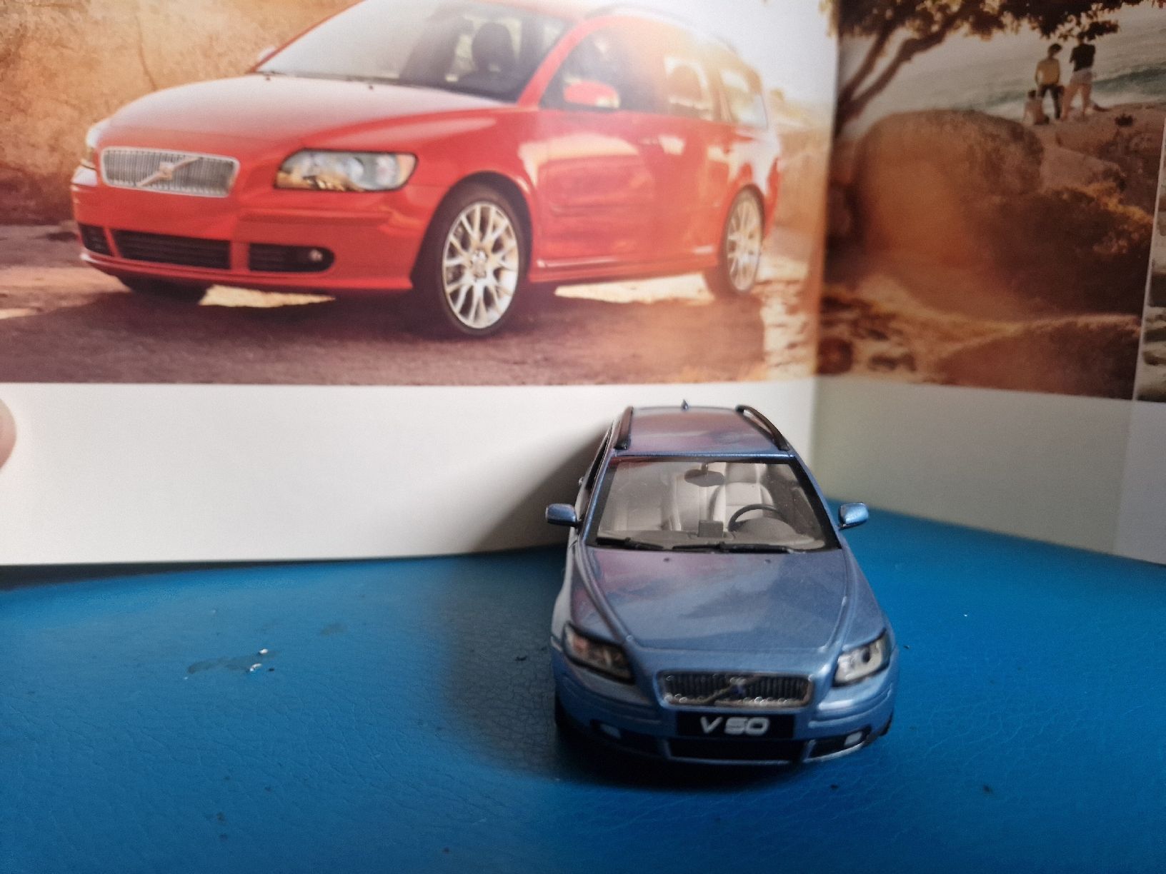 Volvo Modellautos: Volvo V50 1:43 mit Prospekt – Gebraucht aus Safenwil von saavo 2