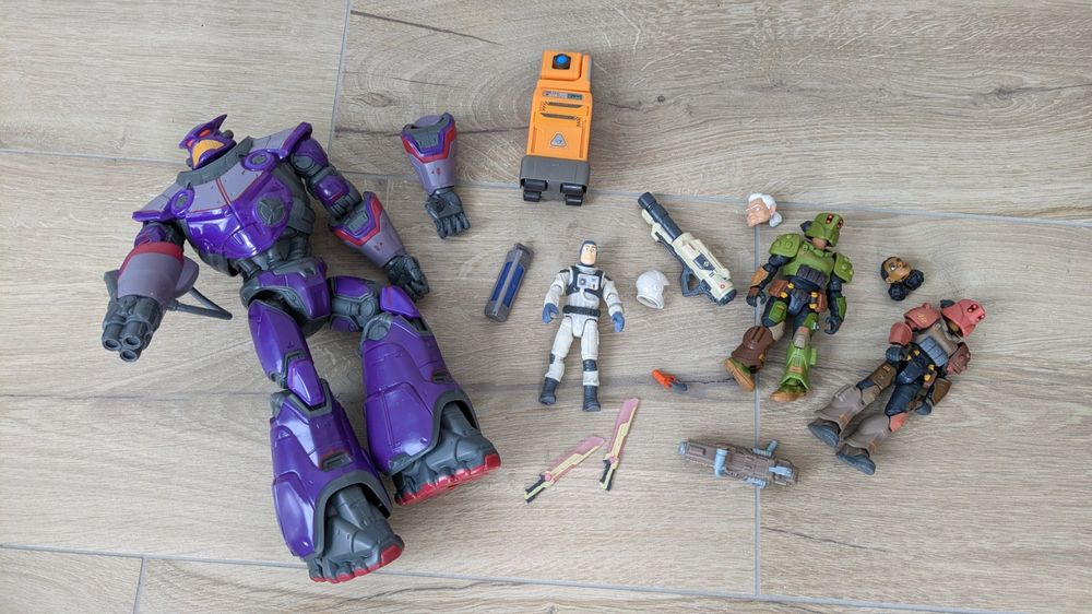 Disney Figurines: Exklusiv Disney Buzz Lightyear & Spaceranger-Crew inkl. Zurg – D'occasion à Staufen par Fleby84