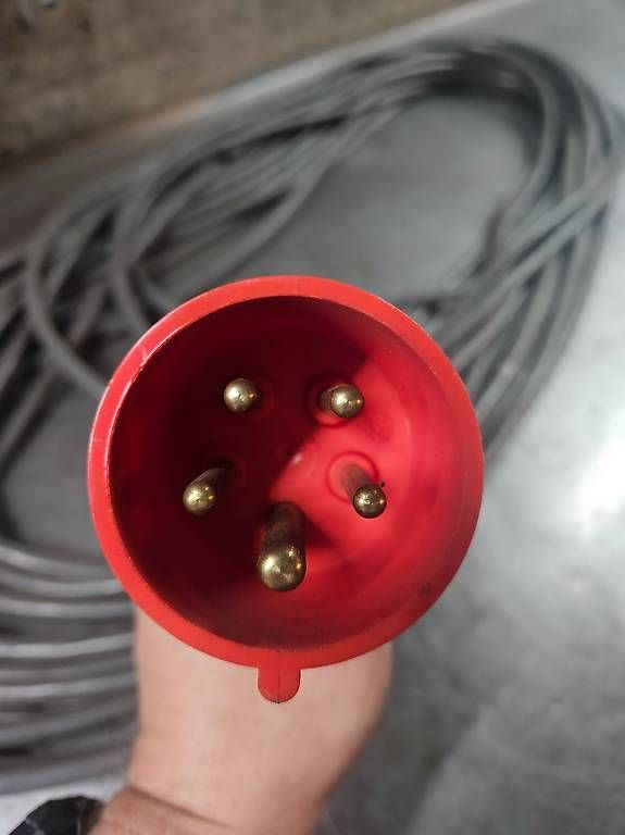 Stecker: 151. 400V-Kabel mit CEE-Stecker + Dose Typ J15 – Gebraucht aus Langnau i. E. von astra76 1