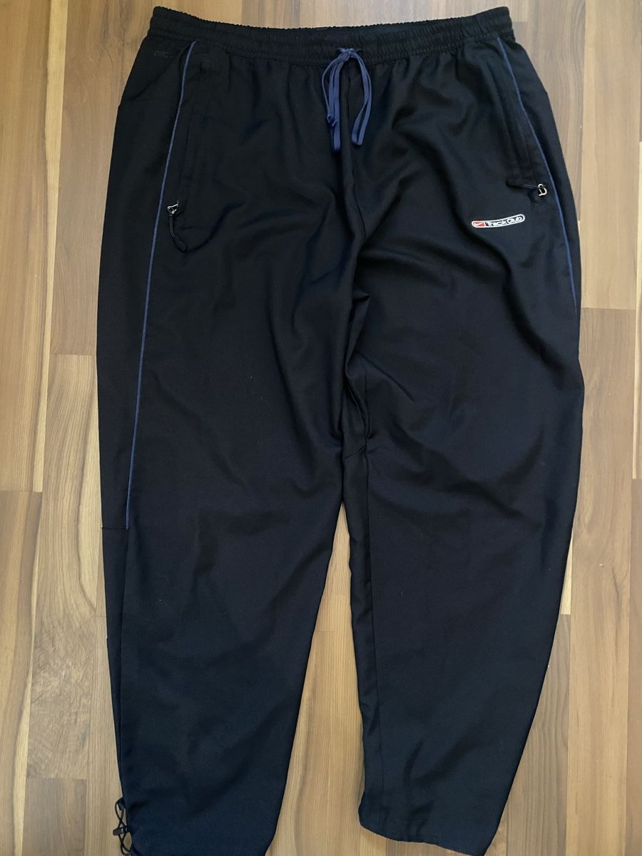 Nike Pantaloni: Nike Trainer/Jogginghose (Grösse M) – Usato da Zürich venduto da luk_jz5t